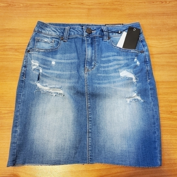 1822 denim mini skirt size 4 NWT - Picture 3 of 4